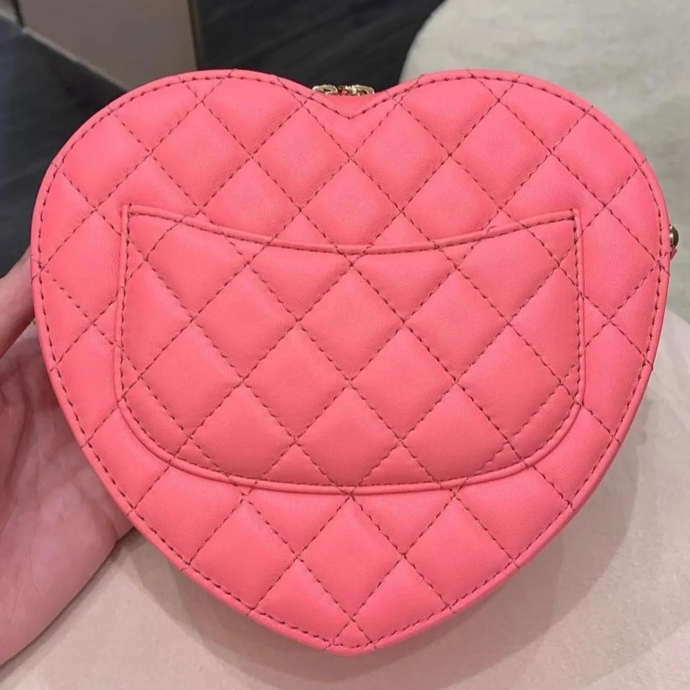 Chanel 💝 22S Love Pink Heart Bag LGHW - Picture 5 of 9
